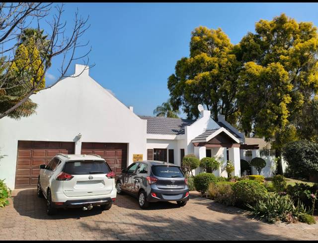 2 BEDROOM TOWNHOUSE FOR SALE IN PROTEA PARK